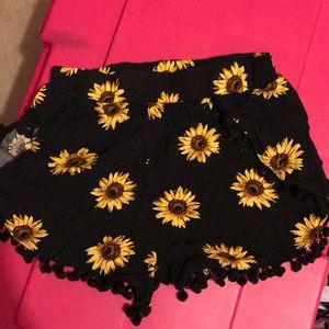 Sunflower Shorts 🌻 - size xs